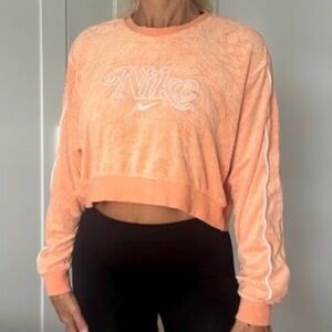 Nike Women's Cropped Spell Out Swoosh Terry Cloth Peach Crew Sweatshirt medium